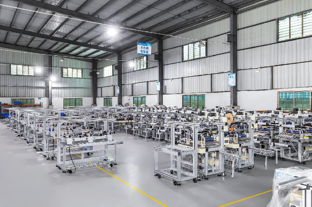 贴合机车间-天行集团官网（中国）官方网站