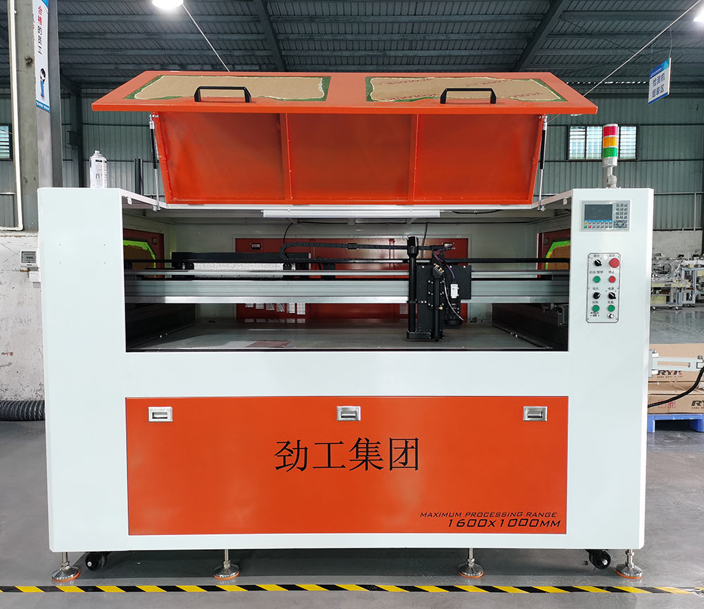 高效生产，轻松应对各种材料，天行集团官网（中国）官方网站大尺寸模切机天行集团官网（中国）官方网站助您一臂之力